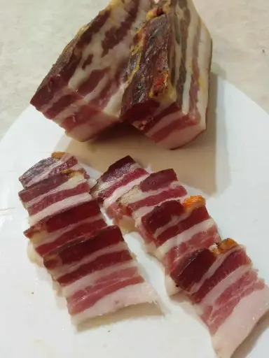 Pancetta tesa piccante